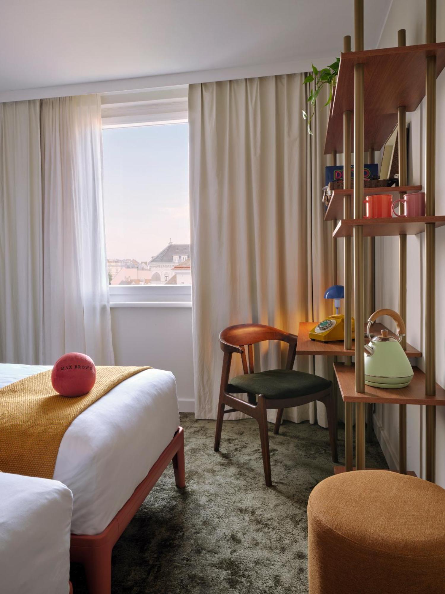 Medium Twin Room