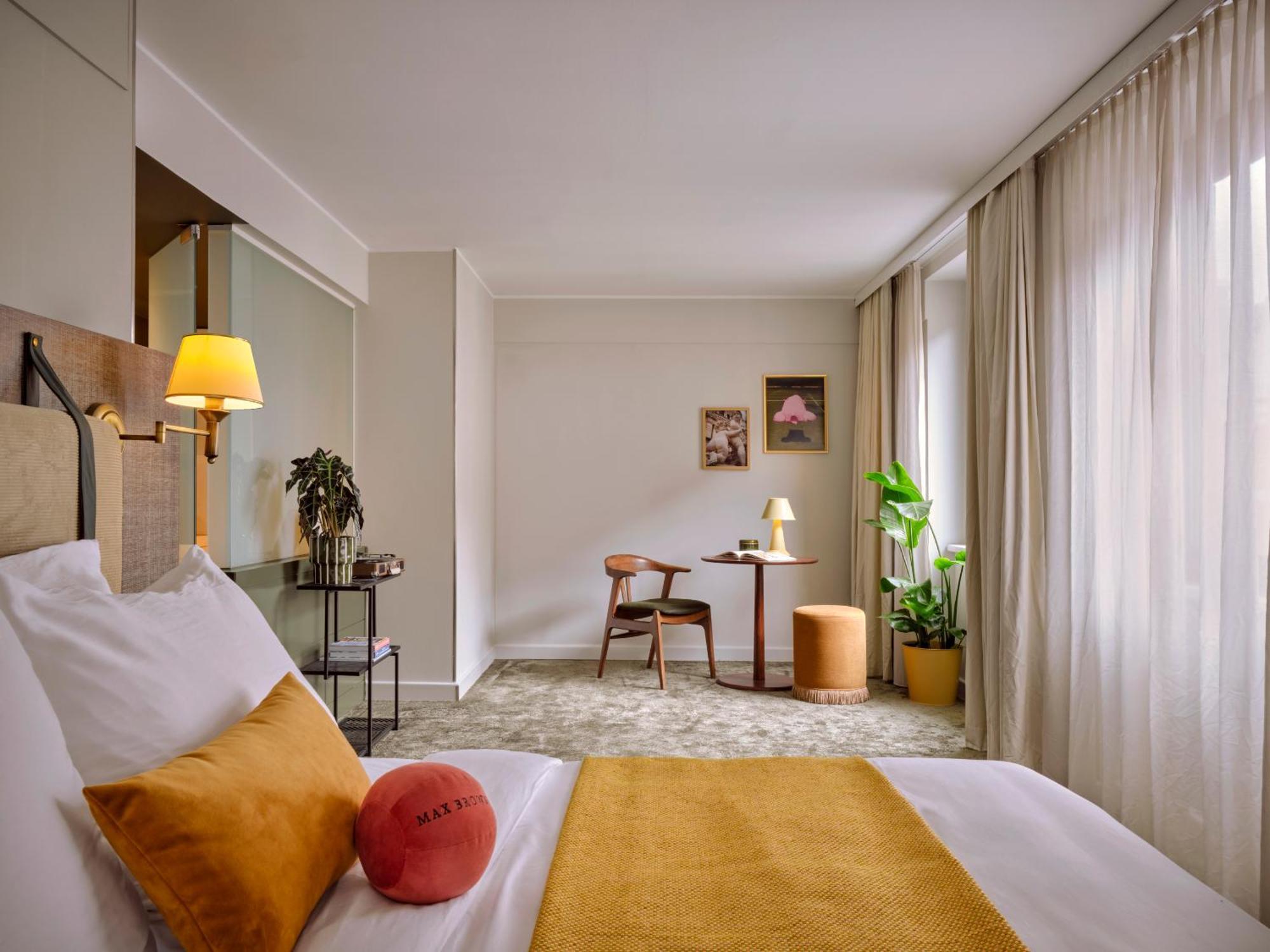 Extra Large Room